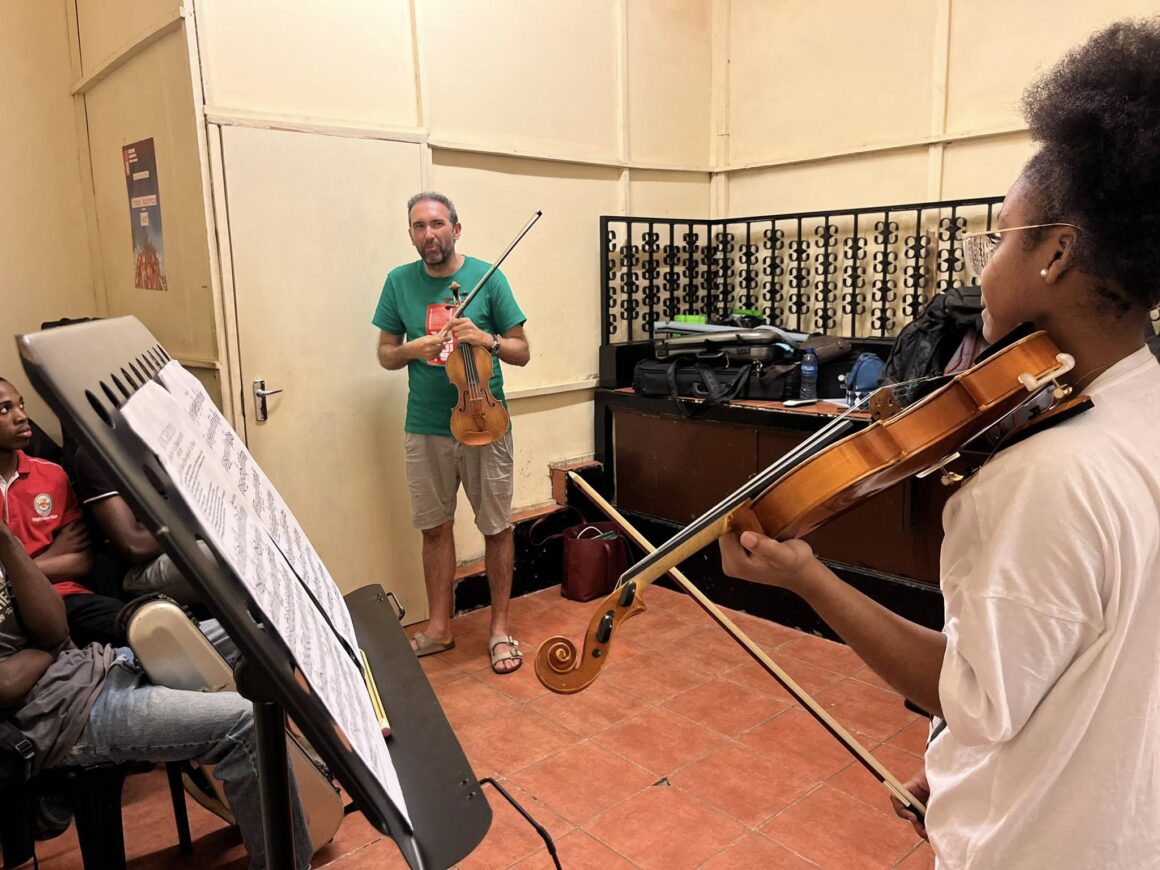 Masterclasse de violono com o professor Eliot Lawson